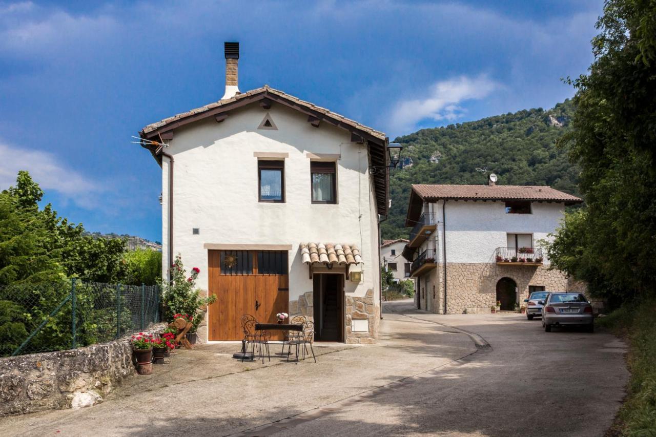 Casa Lizarrosta En Nacedero Del Urederra Villa Baquedano Buitenkant foto