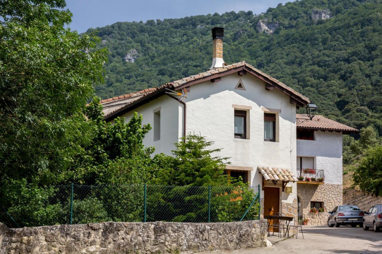 Casa Lizarrosta En Nacedero Del Urederra Villa Baquedano Buitenkant foto